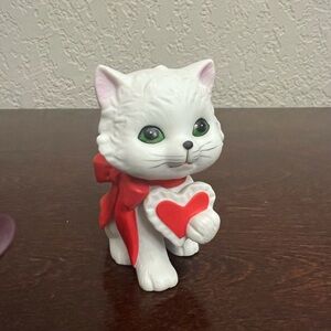 Vintage Lefton Porcelain Ceramic Cat Figurine White Red Bow Holding a Red Heart